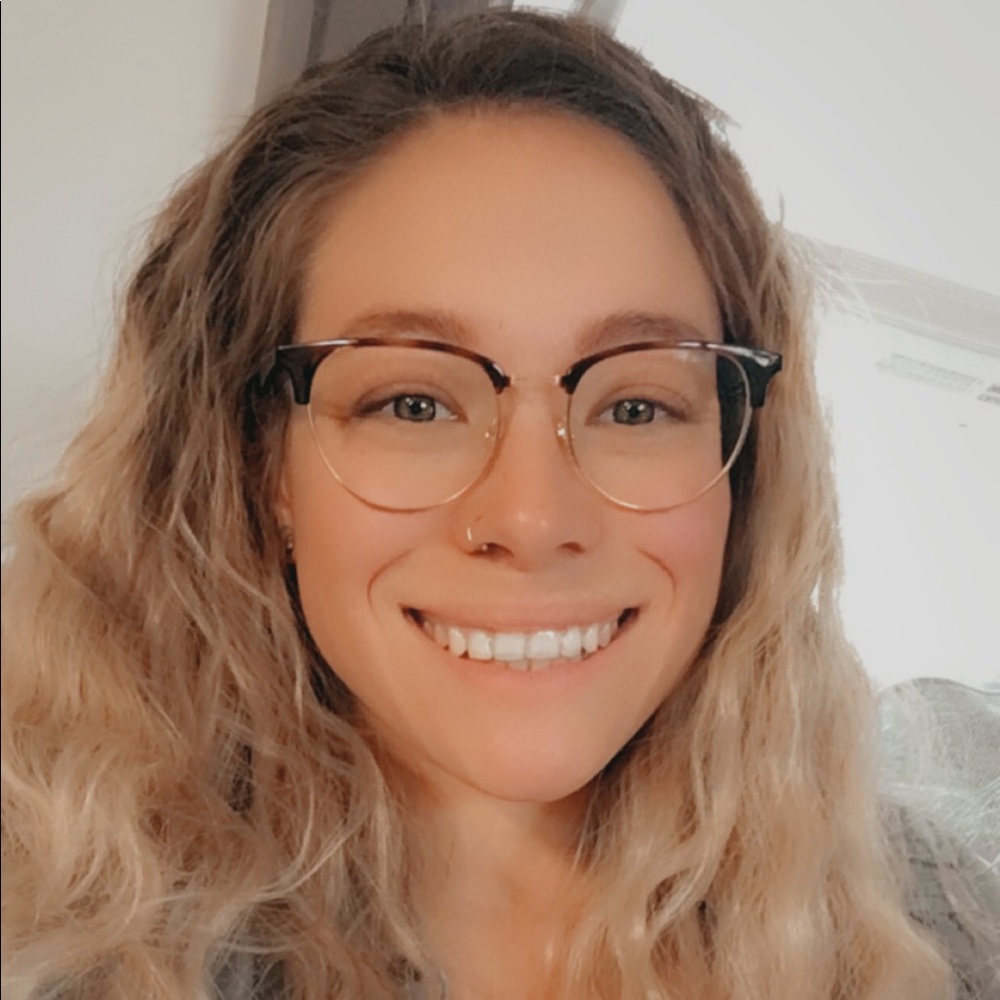 Meet your Posher, Cassondra